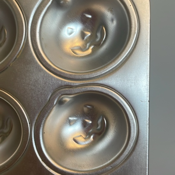 Mini pumpkin cupcake mold pan makes 12 - Picture 2 of 4